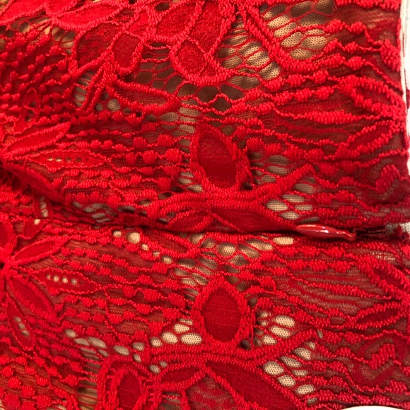 Red Lace Two Piece Set ANGL Size L - Picture 6 of 6